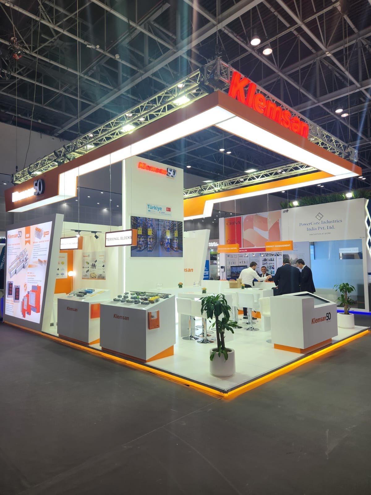 Dikey Design exhibition stand project view 140